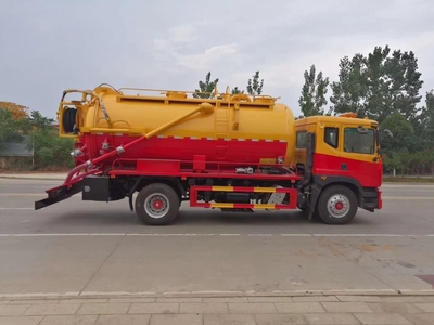 吸污車 現(xiàn)代城市環(huán)境衛(wèi)生的重要守護(hù)者