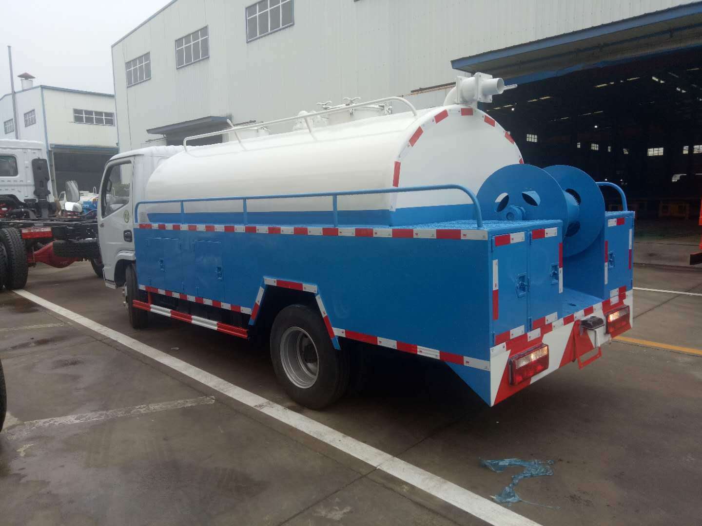 藍(lán)牌清洗吸污吸糞車4方車型市場(chǎng)行情解析